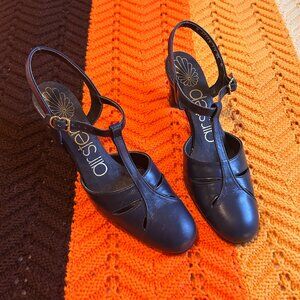 1970s Air step soft sole Dark Blue T-bar Roman Mary Jane heels - made in Canada!